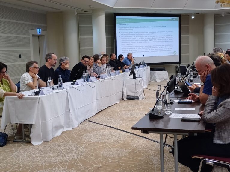 L’Assemblée des délégué.e.s de la SVM adopte 3 résolutions au sujet des assurances complémentaires (LCA)